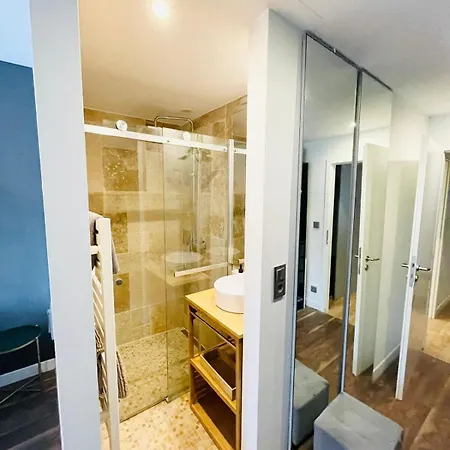Daire Lovely 2 Bedroom Flat With Balcony And Parking Lüksemburg