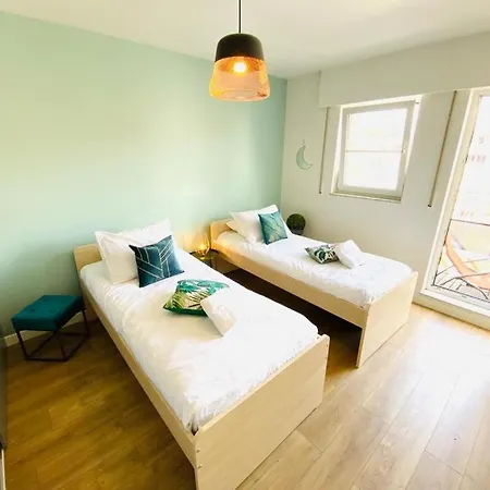 Apartment Lovely 2 Bedroom Flat With Balcony And Parking