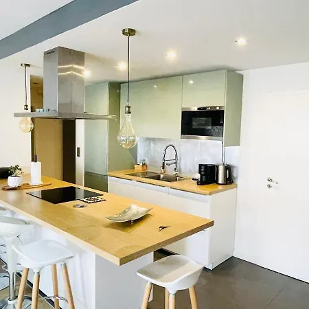 Lovely 2 Bedroom Flat With Balcony And Parking