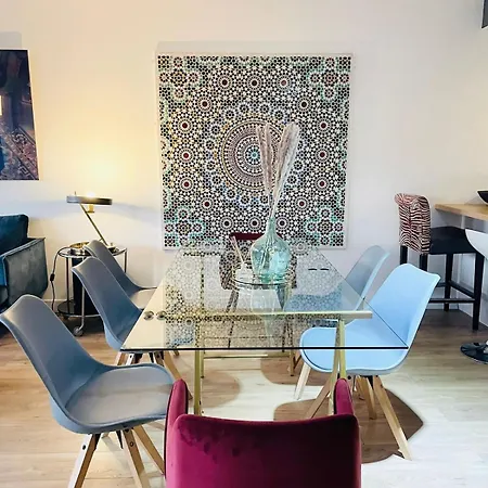Apartment Lovely 2 Bedroom Flat With Balcony And Parking
